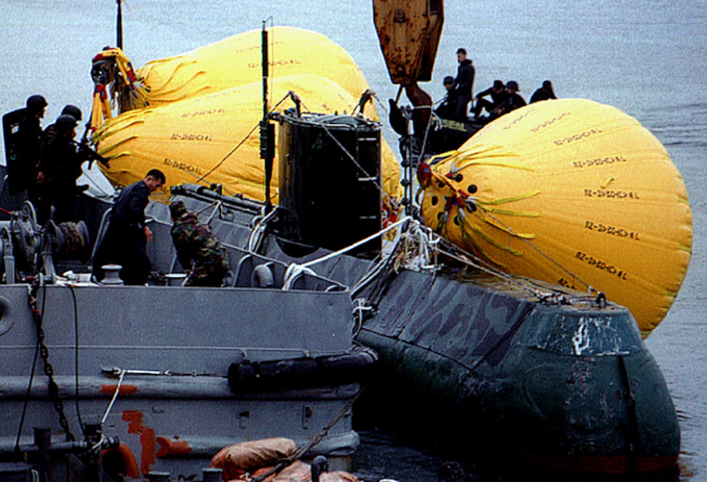 premier parachute Totally enclosed